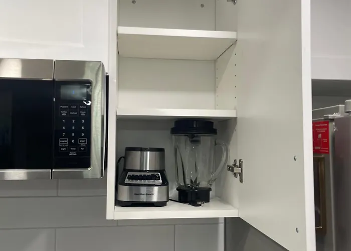 Stylish 2 Bedroom Suite In Sw Edmonton Close To Windermere And Edmonton International Airport