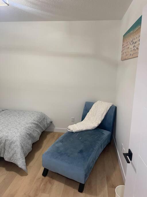 Stylish 2 Bedroom In Sw Close To Windermere And International Airport Edmonton